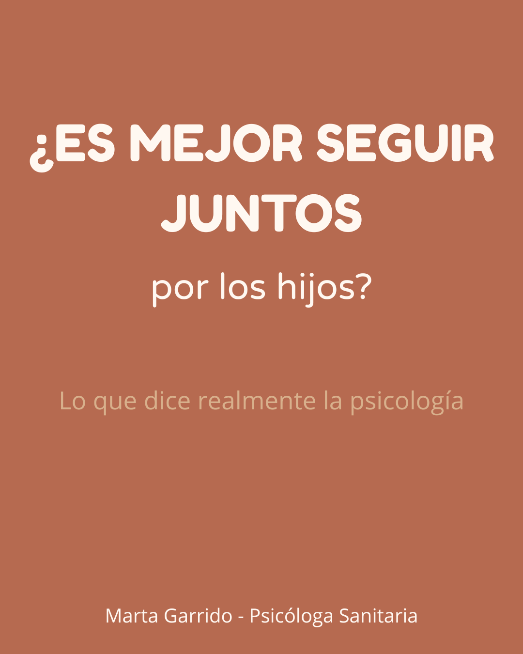 Padres e hijo reflexionando sobre una separación. Imagen de un artículo de psicología que analiza si es mejor seguir juntos por los hijos y cómo influye el conflicto familiar en su bienestar emocional.
